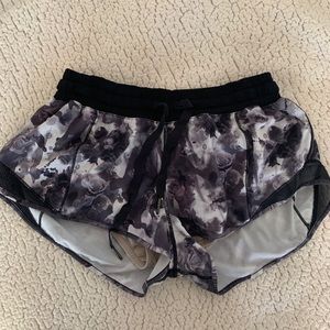 Lulu lemon hottie hot shorts!!